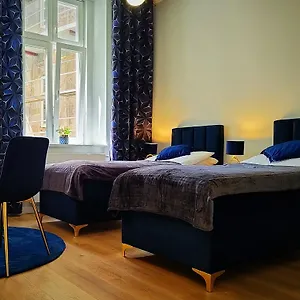 Hugo Star Apartment